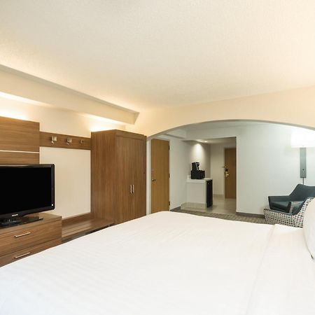 Holiday Inn Express Hotel & Suites Louisville East By Ihg Eksteriør billede