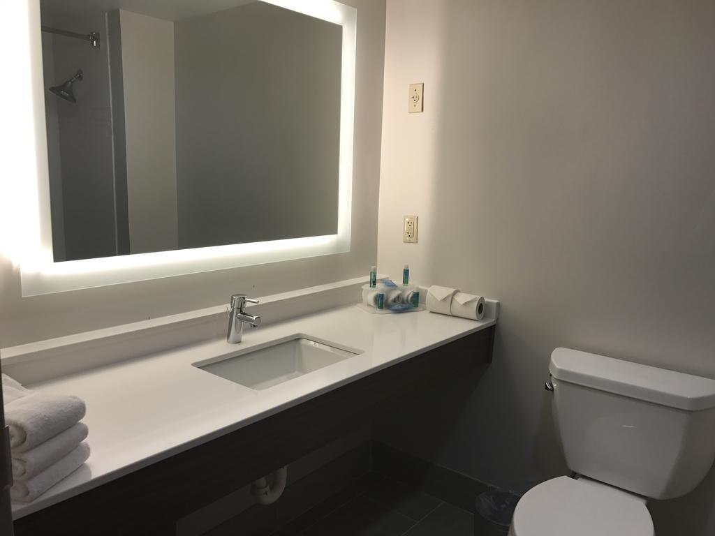 Holiday Inn Express Hotel & Suites Louisville East By Ihg Eksteriør billede