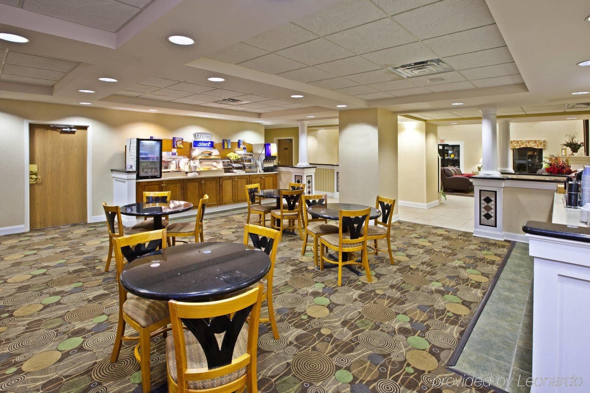 Holiday Inn Express Hotel & Suites Louisville East By Ihg Eksteriør billede