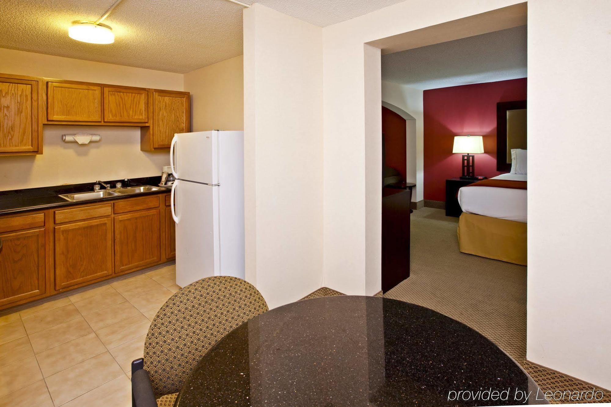 Holiday Inn Express Hotel & Suites Louisville East By Ihg Eksteriør billede